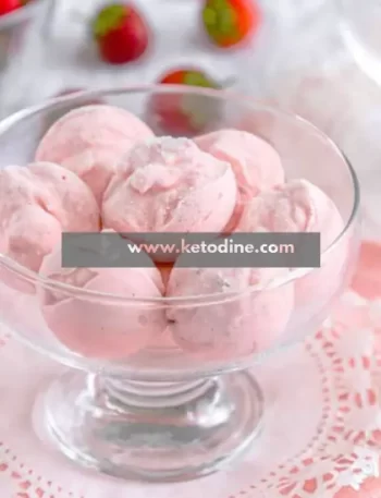 Low-Carb Strawberry Cheesecake Fat Bombs