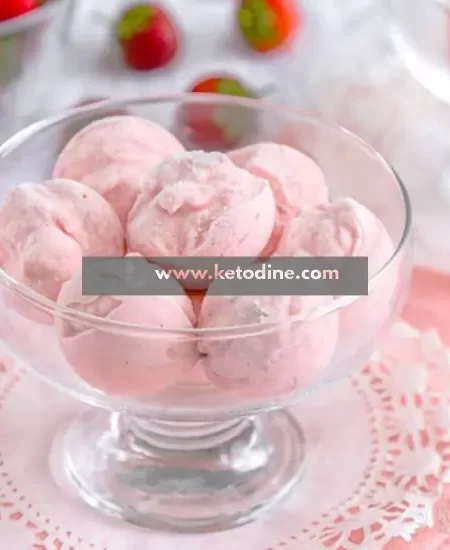 Low-Carb Strawberry Cheesecake Fat Bombs