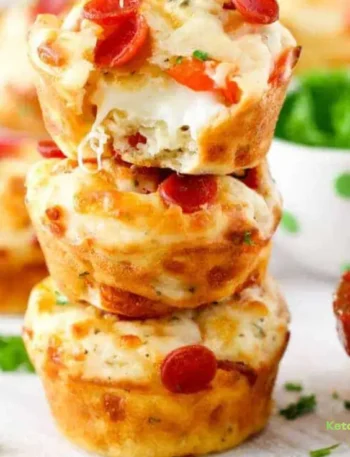 Easy Cheesy Pepperoni Pizza Puffs