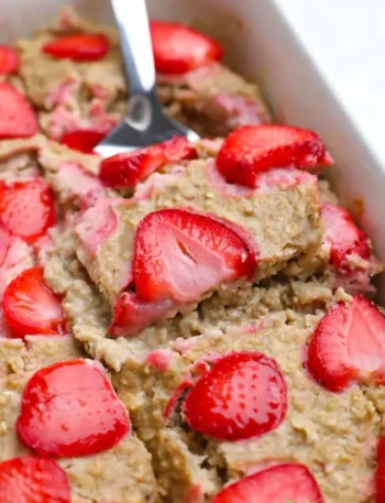Protein Strawberry Banana Baked Oatmeal