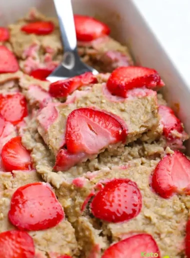 Protein Strawberry Banana Baked Oatmeal