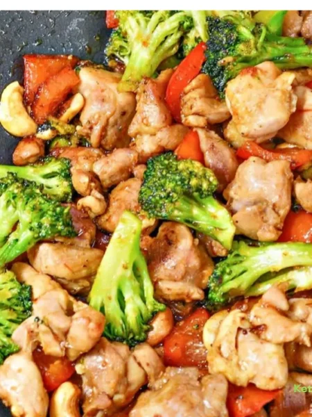Low-Carb Honey Cashew Chicken With Broccoli