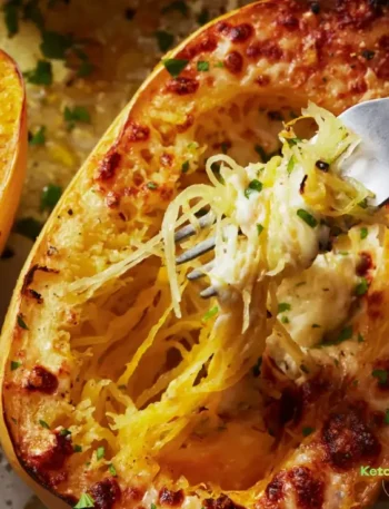 Cheesy Garlic Parmesan Spaghetti Squash