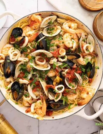 Spaghetti allo Scoglio (Italian Seafood Pasta Recipe)