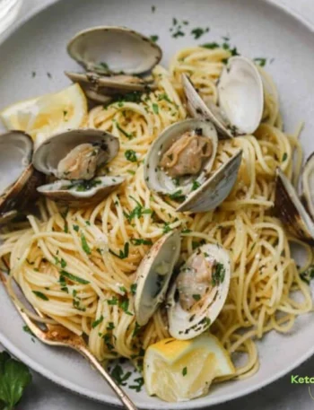Spaghetti alle Vongole (Pasta with Clam Sauce)